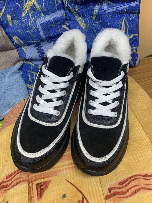 Продам кросівки зимові