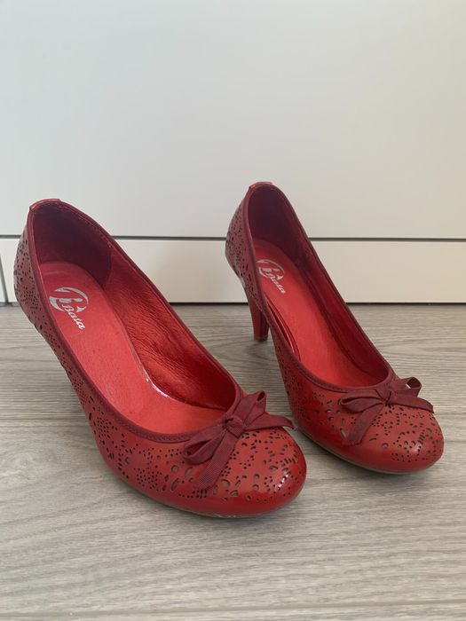 Sapatos vermelhos médio tacão nº37