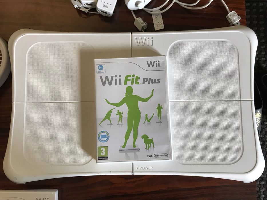 Vendo nintendo WII com acessórios e jogos
