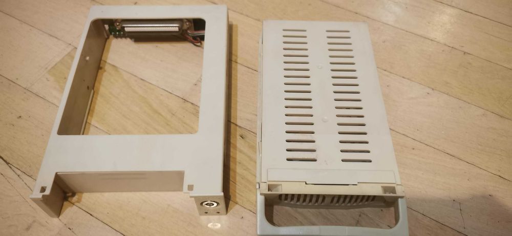 Kieszeń dysku  HDD 3,5" IDE/ATA sprawna