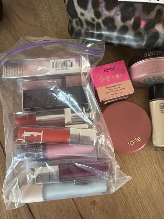 Лот люкс косметики. Charlotte tilbury,laura mercier,tarte,too faced