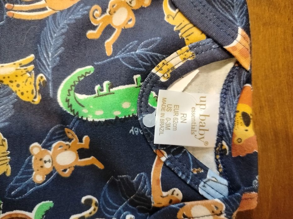 Body z krótkim rękawem