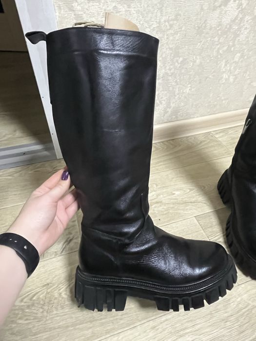 Шкіряні чоботи жіночі