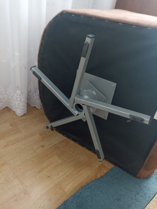 Fotel wypoczynkowy obrotowy