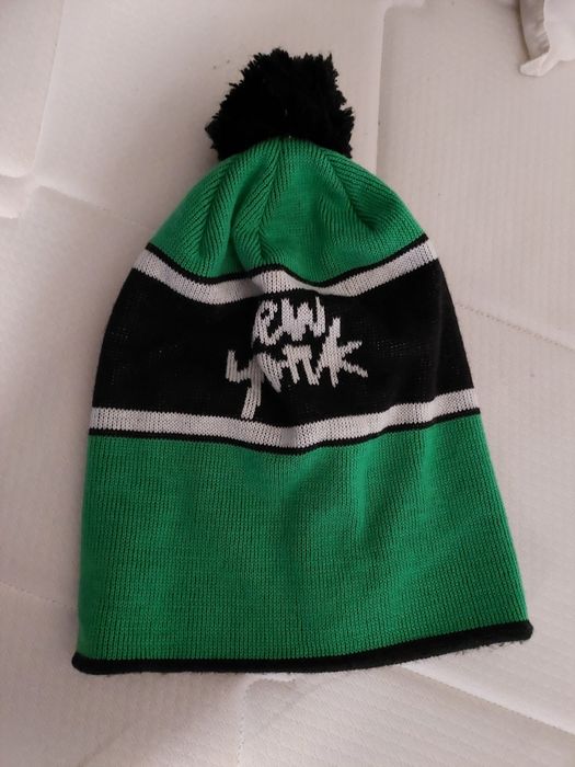 gorro preto e verde