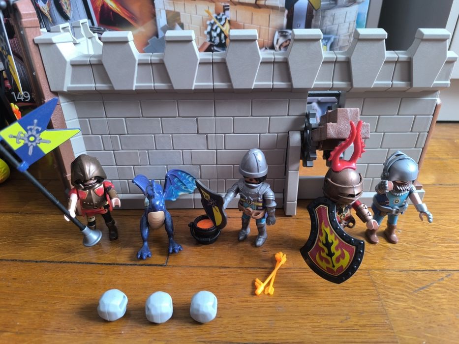 Vendo Playmobil Novelmore usado, sem o cavalo.