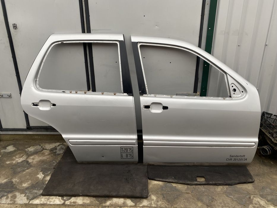 Mercedec w 163 ml двері дверка передні задні