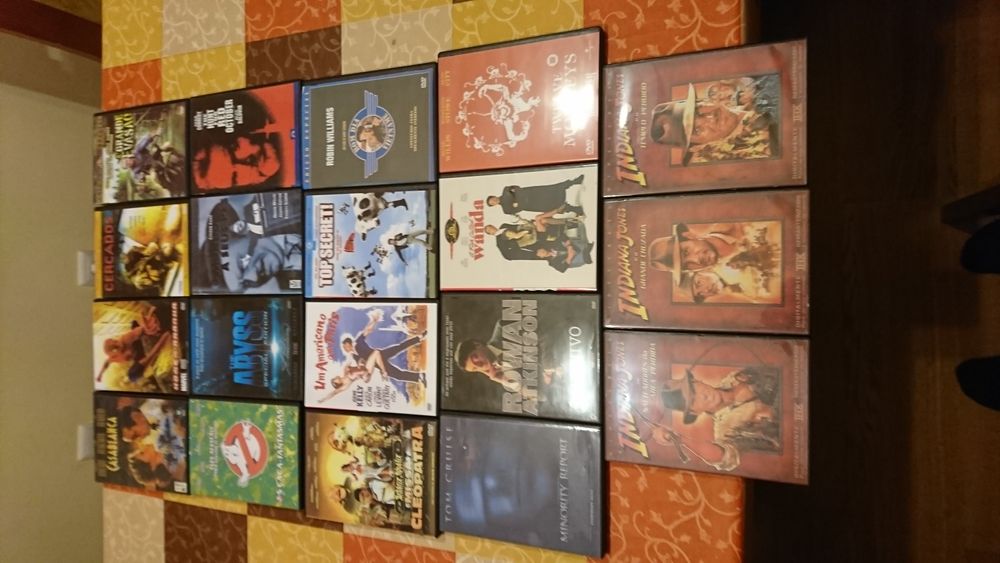 Vendo Lote de 51 DVDs