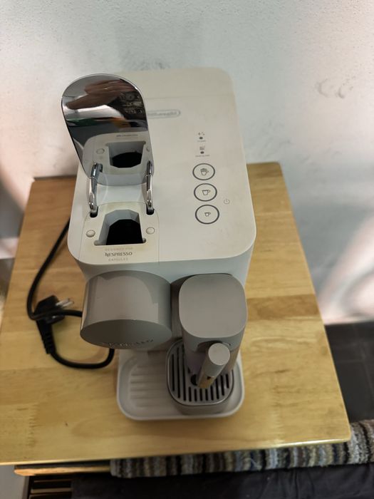 máquina de café de cápsulas De'Longhi Nespresso Lattissima One