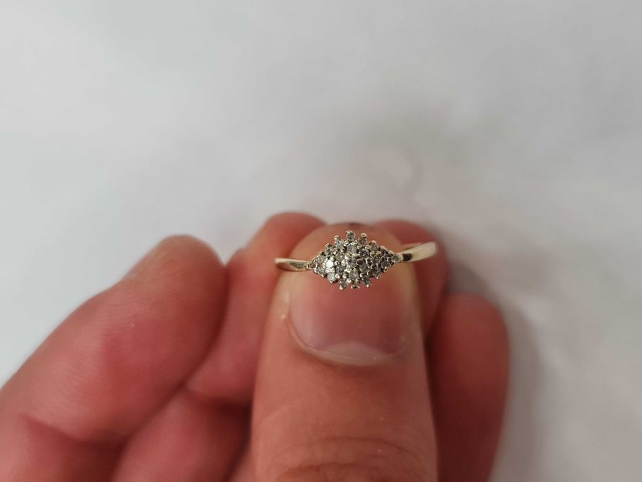 Apart! Piękny złoty pierścionek/ 585/ 0.14 CT! R10/ 25 brylantów