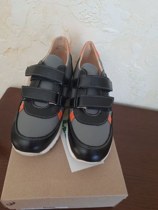 Ортопедичні кроссівки