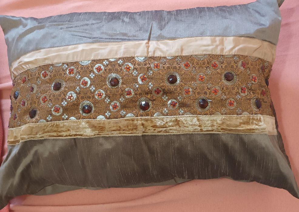 Conjunto cortinados e almofadas decorativas