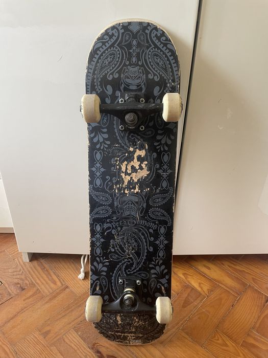 Skate usado com aguns defeitos estéticos