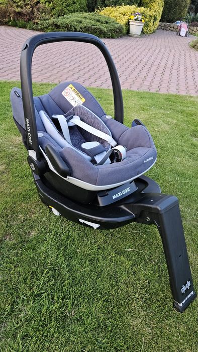 Fotelik  Maxi cosi Pebble Pro  łupina + baza familyfix3