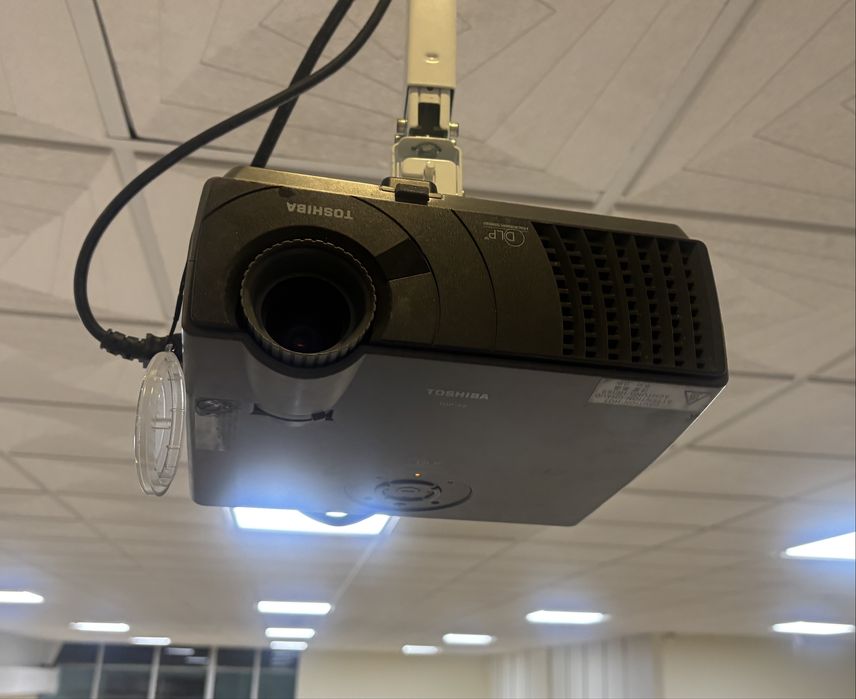 Projetor Toshiba TDP S8