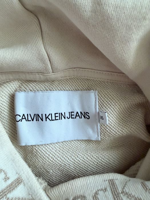 Damski dres Calvin Klein – styl i komfort w jednym