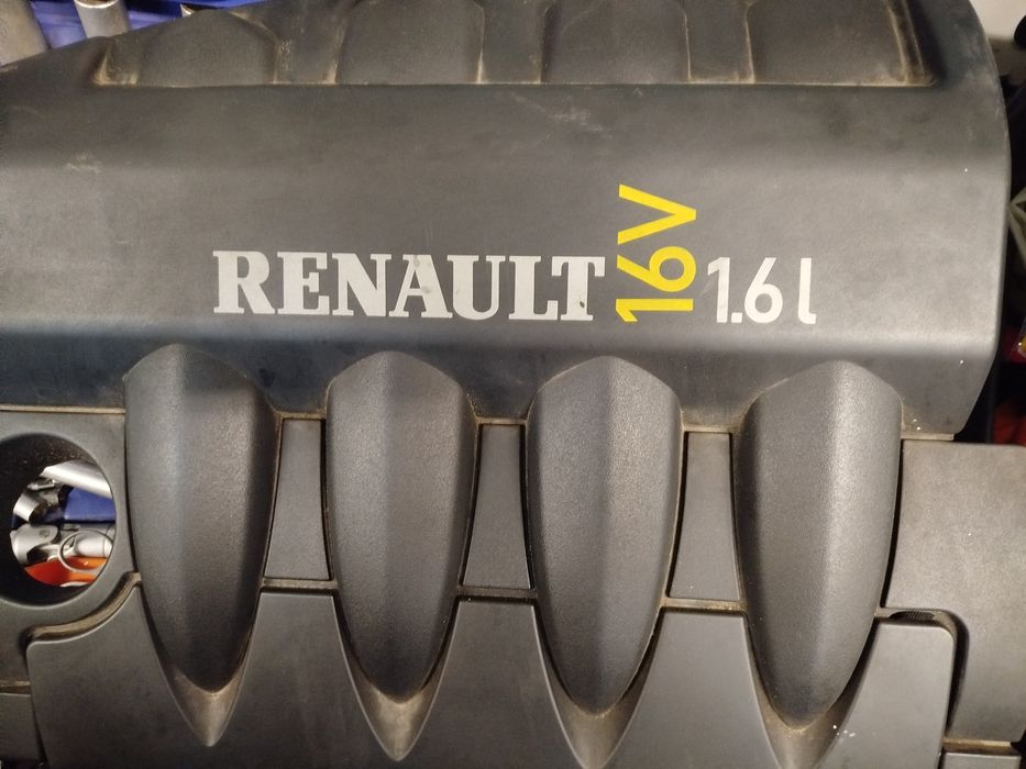 Крышка двигателя Рено Меган2, Сценик 2