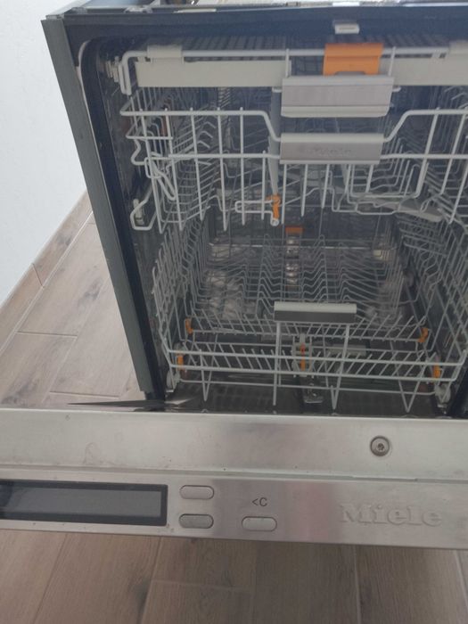 Вживана вбудована посудомийна машина Miele 60 см клас A+++
