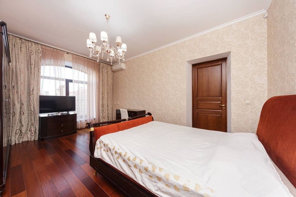 Аренда  дома возле моря  / Аркадия  , бассейн  , 8 соток, подвал ,свет