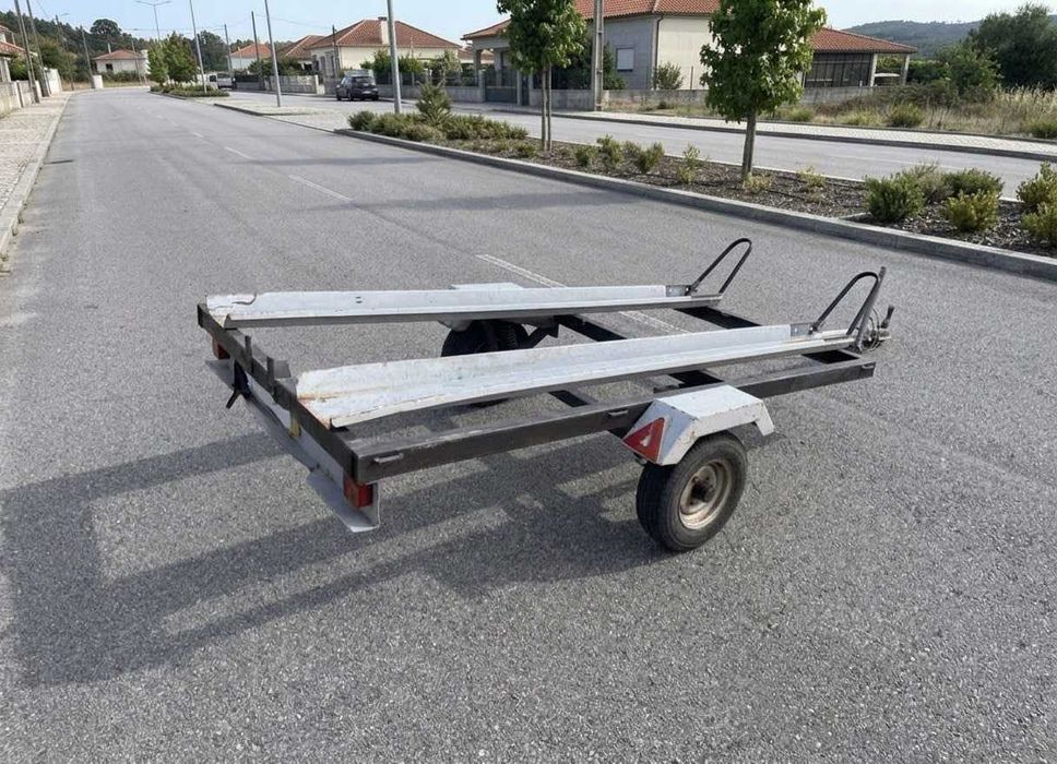 Reboque atrelado para 2 motos ( ALUGUER )