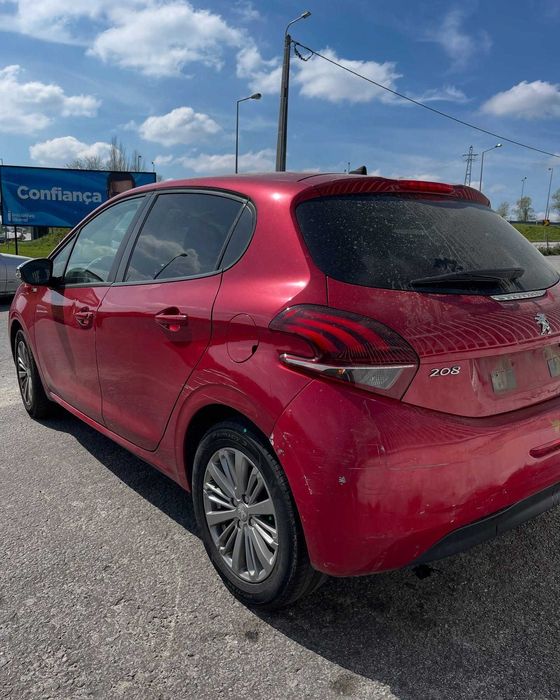 Peugeot 208 de 2015 para peças!