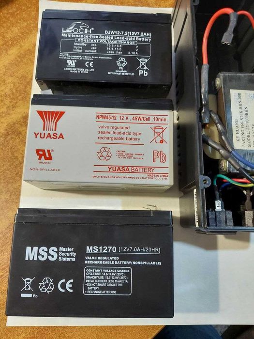 Аккумулятор батарея для ИБП 12 вольт, требует обслуживания.