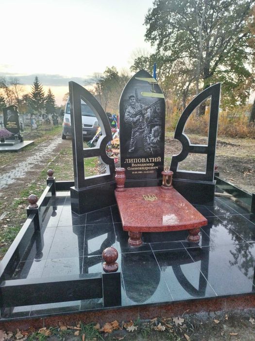 Пам'ятники  з граніту Карлівка
