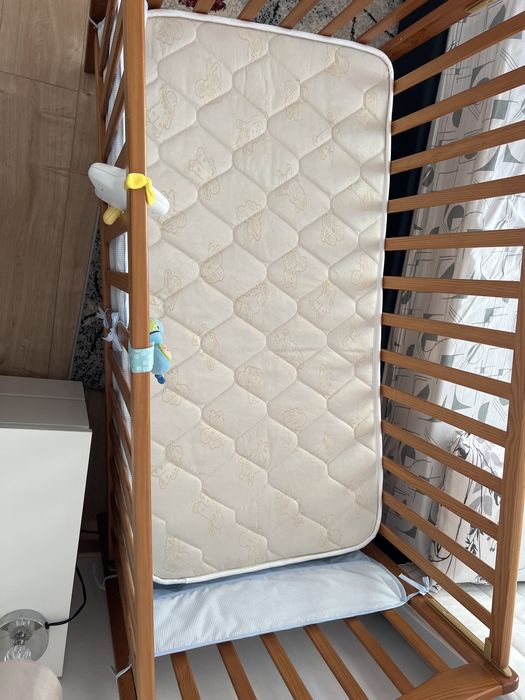 Cama de bebé com colchão anti alergico