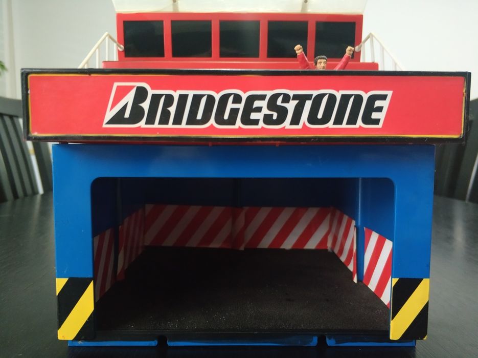 Box com bancada - SCX 1/32