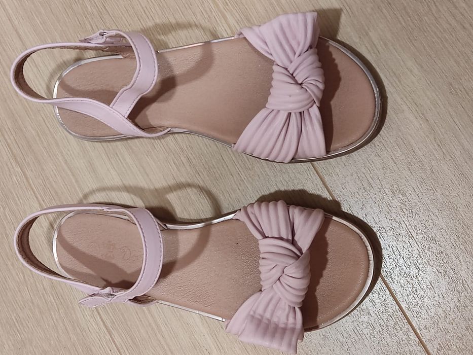 Sandálias Rosa, em muito bom estado, tamanho 35
