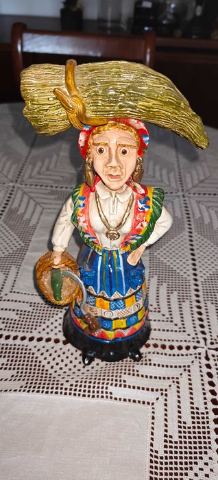 Minhota Porcelain Doll