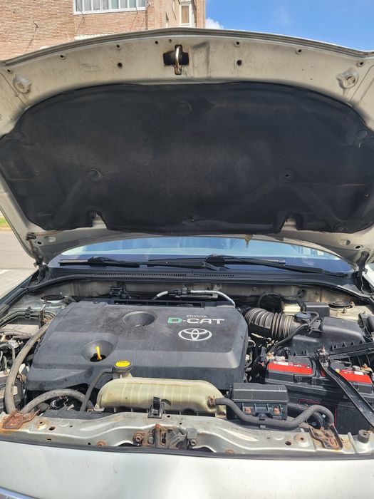 Кришка багажника toyota avensis задня ляда зі склом тойота авенсіс