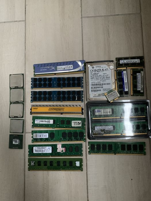 Компьютерні плати та другі комплектующі.