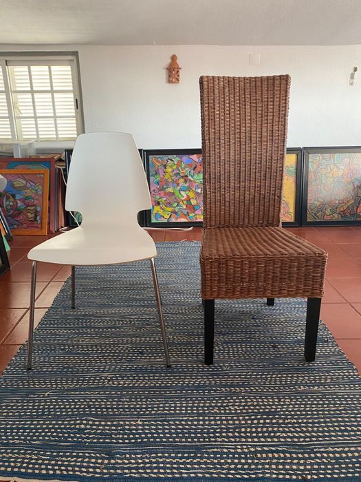 Duas cadeiras em bom estado