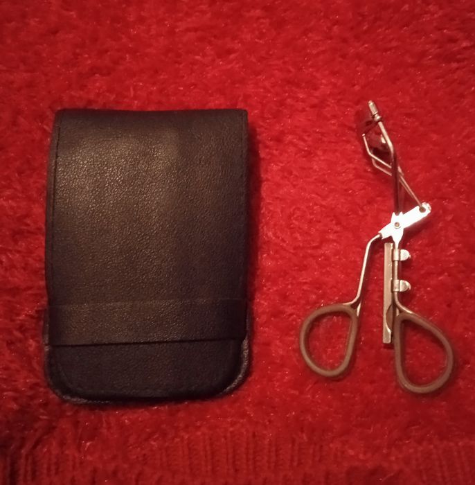 Набір пінцетів, щіточка і щипці для вій