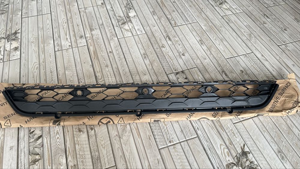Volkswagen Tiguan  2017-2019 решітка переднього бампера