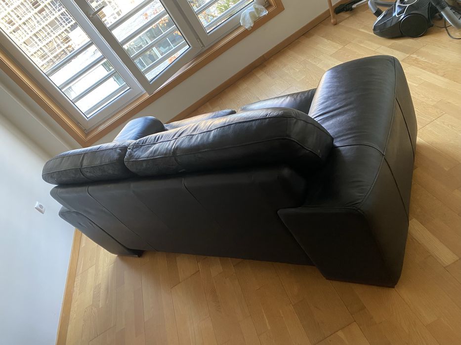 Sofa em pele 2 lugares