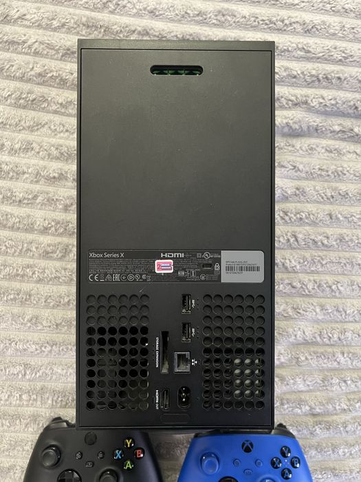Продам xbox series x з 2 геймпадами