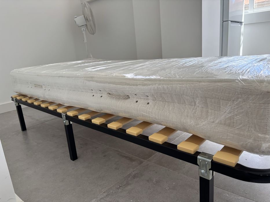 Cama individual (estrado + colchão)