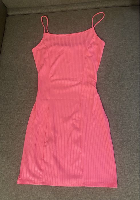 Платье рубчик в ярко- розовом цвете