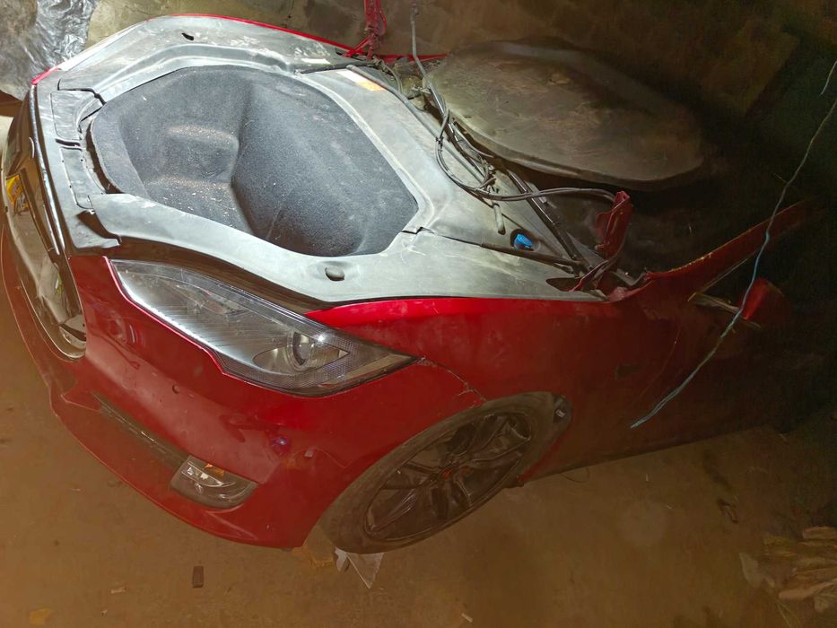 Продам авто Tesla model s p90d