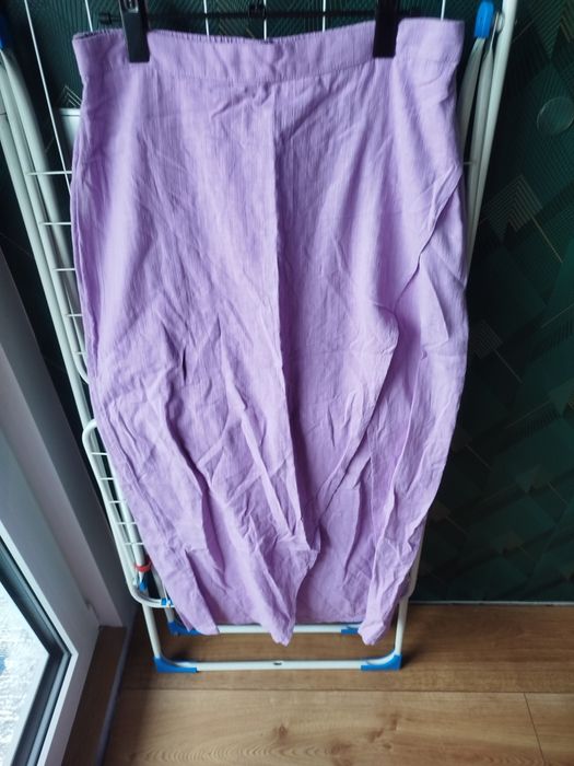 Liliowa spodnica na zakładkę