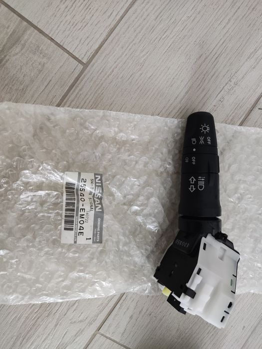 Продам перемикач поворотів на Nissan x-trail t31