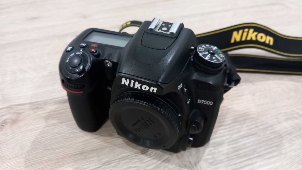 Nikon D7500 + Sigma AF 17-50mm f2.8 EX