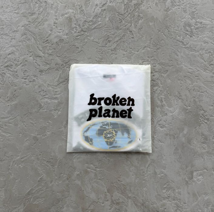 Футболка Broken Planet Tee біла