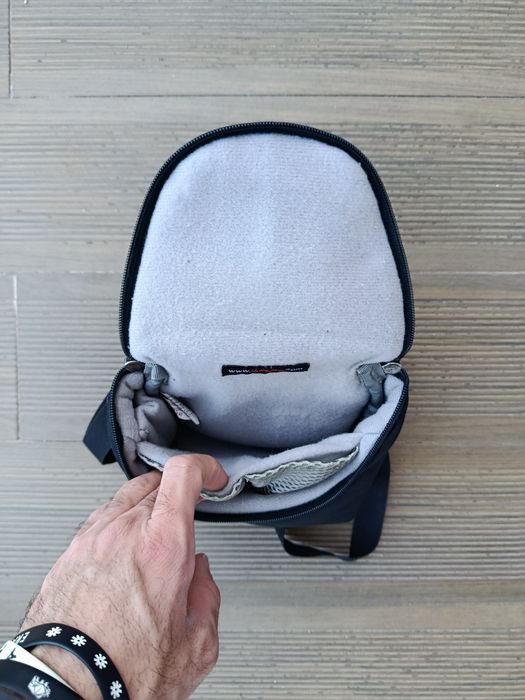 Mala Lowepro para Câmara – Acolchoada, Alça Ajustável e Presilha