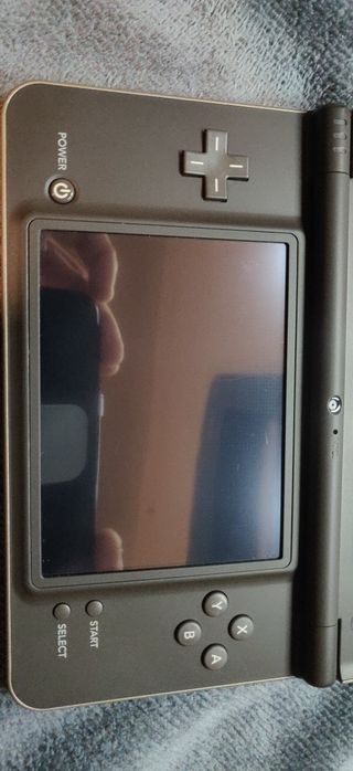 Продам nintendo DSi XL