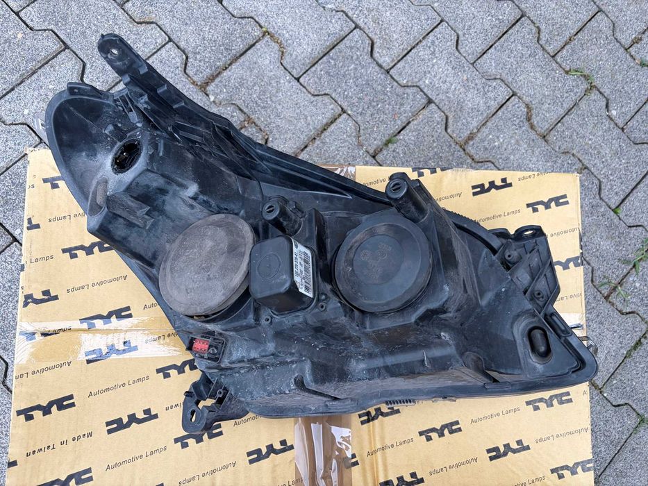 Lampa Opel Astra H Prawa Lewa Jasny Klosz / Prawa Ciemny Klosz
