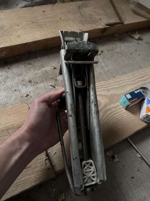 Домкрат автомобільний від авто SEAT IBIZA