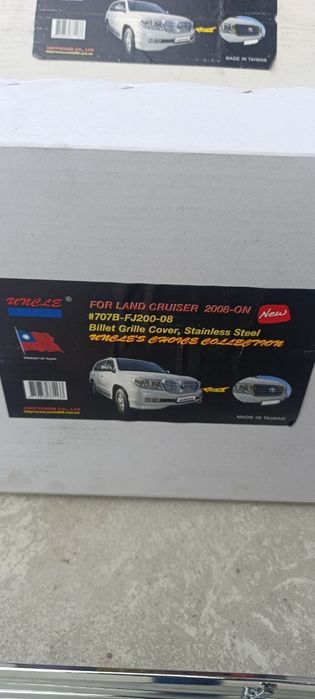 Решетка радиатора Toyota Land Cruiser 200  Тойота Ленд Крузер 200 Нова нержавійка